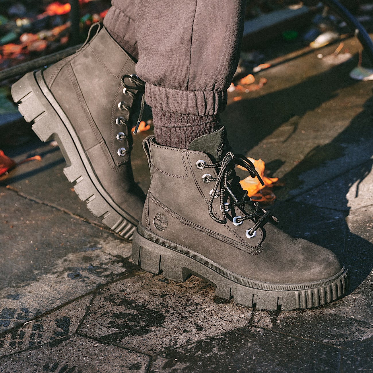 Women's Greyfield Mid Lace-Up Boot