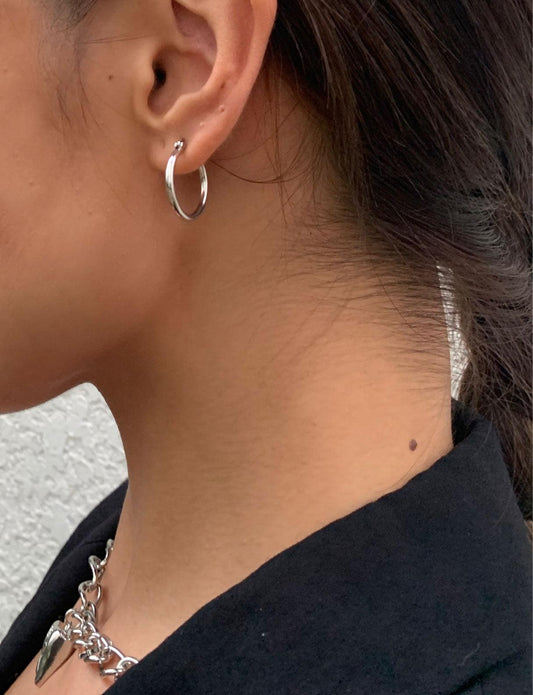 The Simple Hoop Earrings in Silver